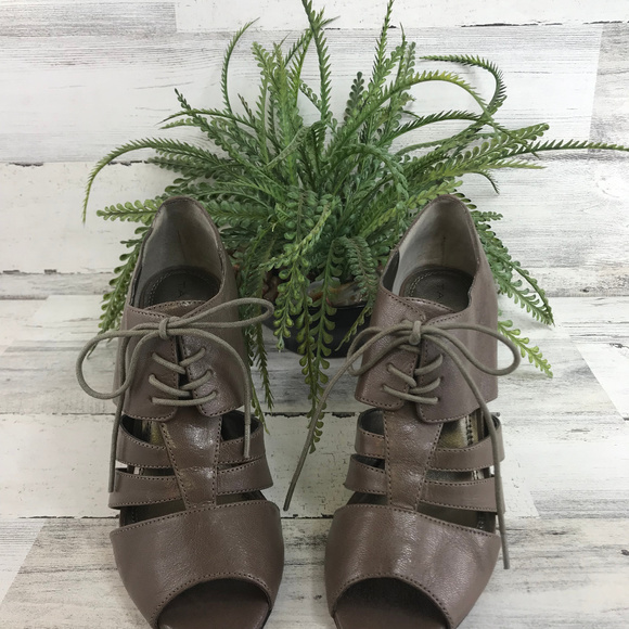 Tahari Sandals Heels [439] - Picture 2 of 6